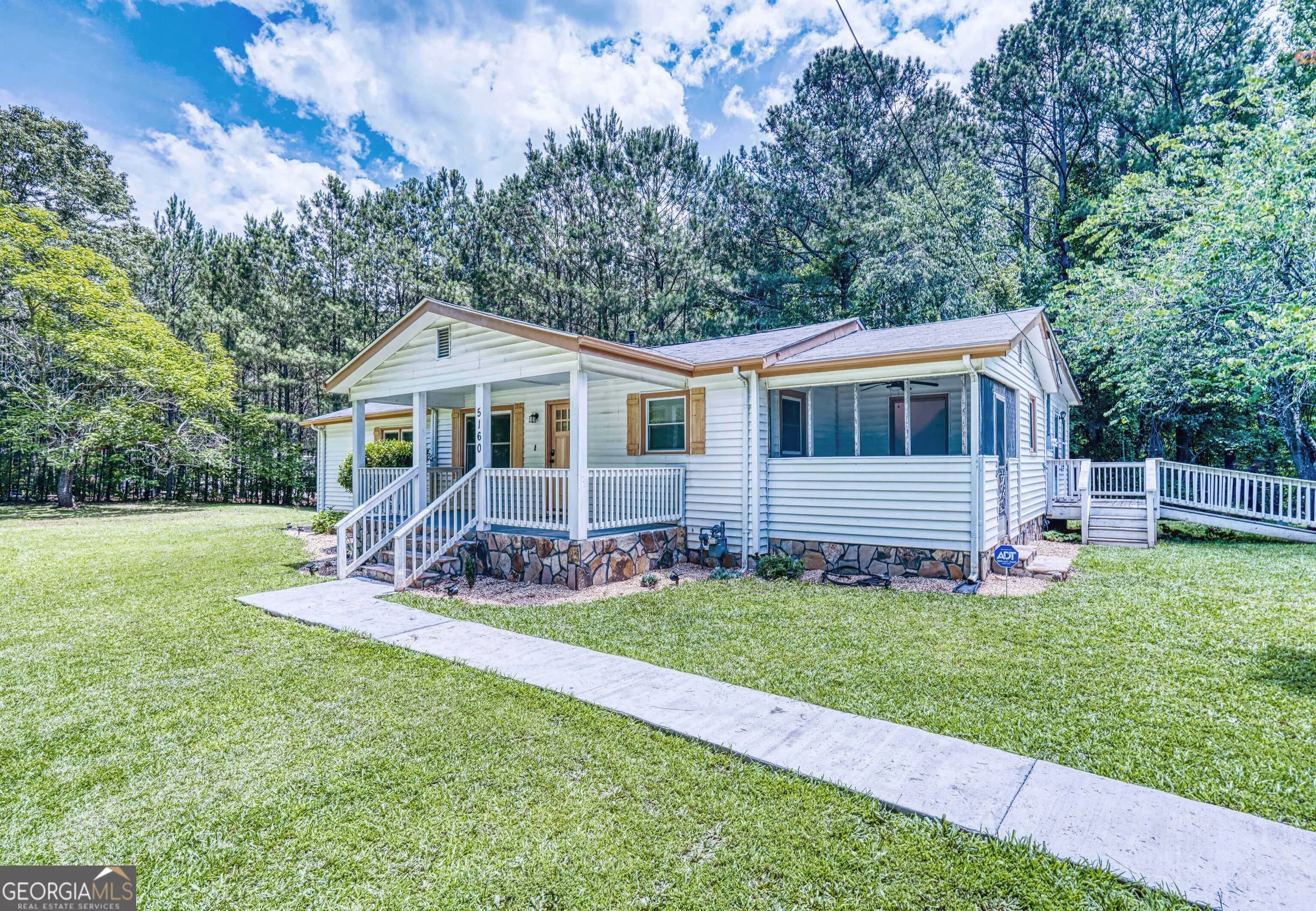 5160 Chapel Hill Rd — photo 2 of 14