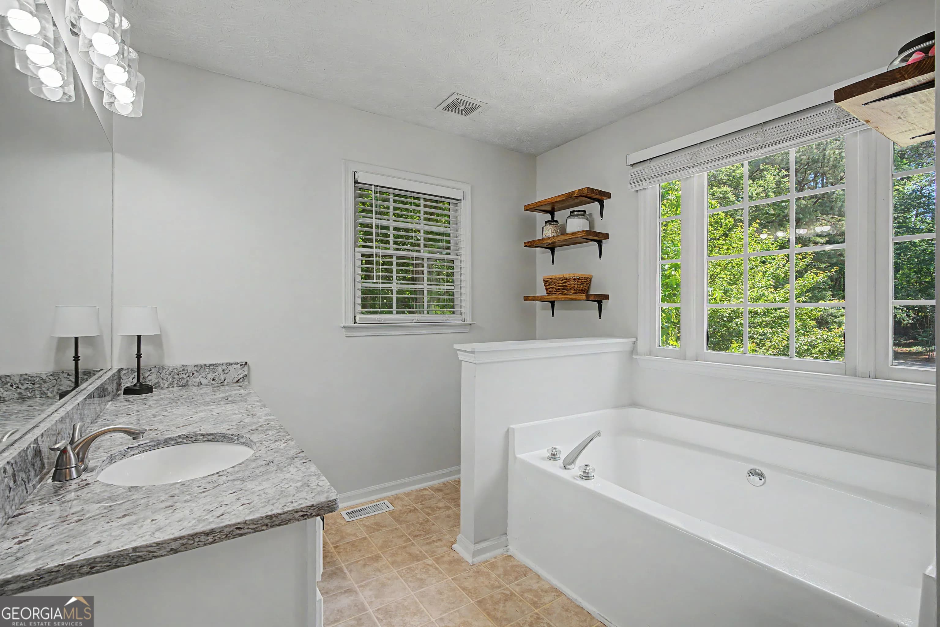 47 Elizabeth Ct — photo 6 of 31