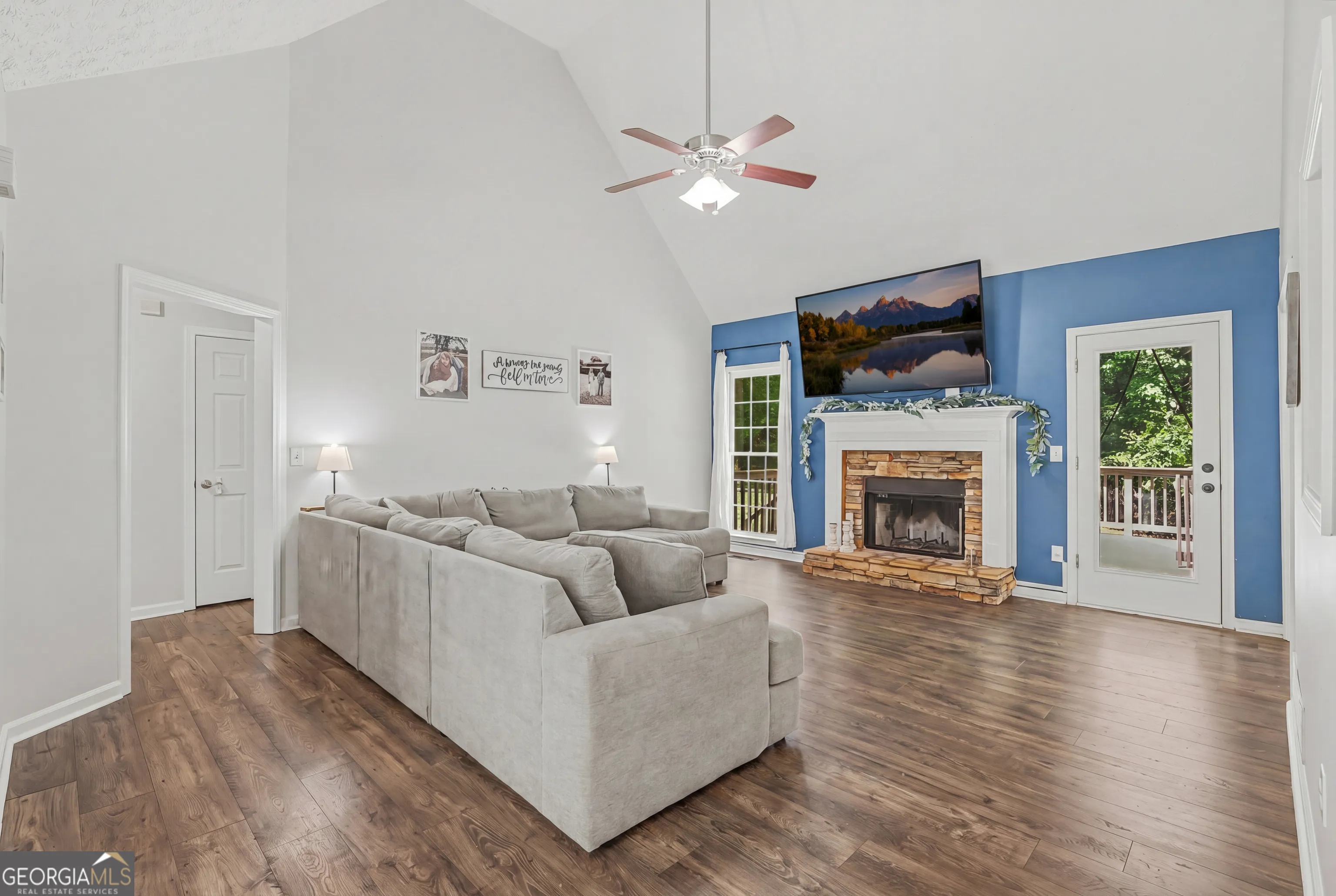 47 Elizabeth Ct — photo 2 of 31
