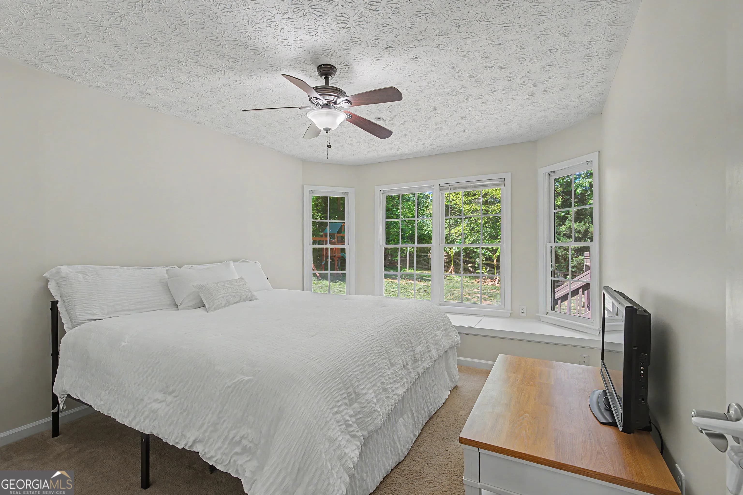 47 Elizabeth Ct — photo 9 of 31