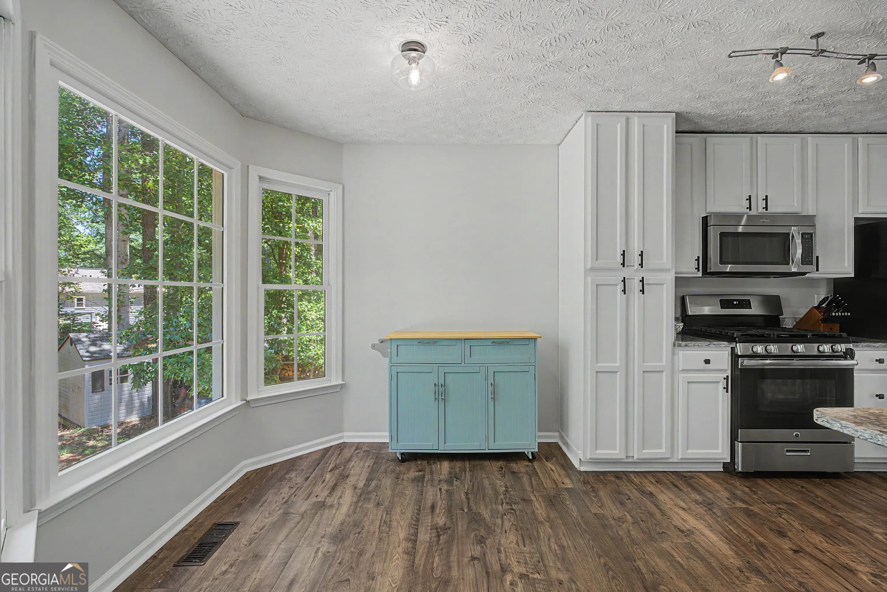47 Elizabeth Ct — photo 30 of 31