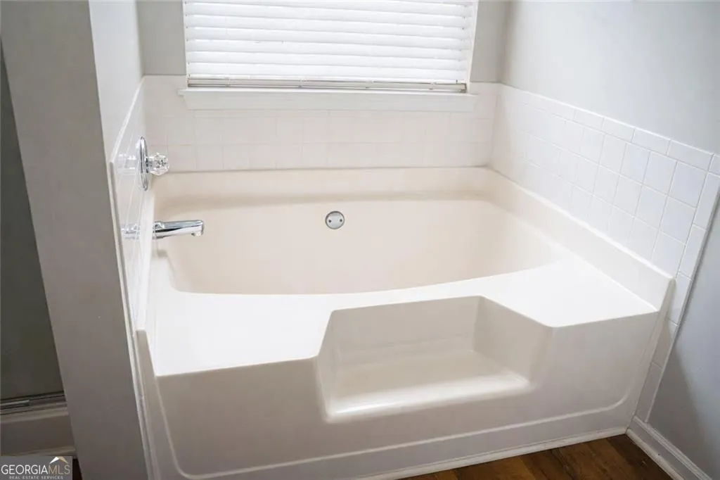 2922 Knoll View Pl — photo 3 of 16