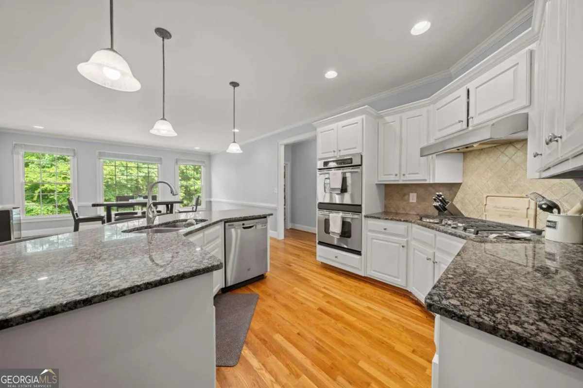 7461 Biltmore Ln — photo 6 of 55