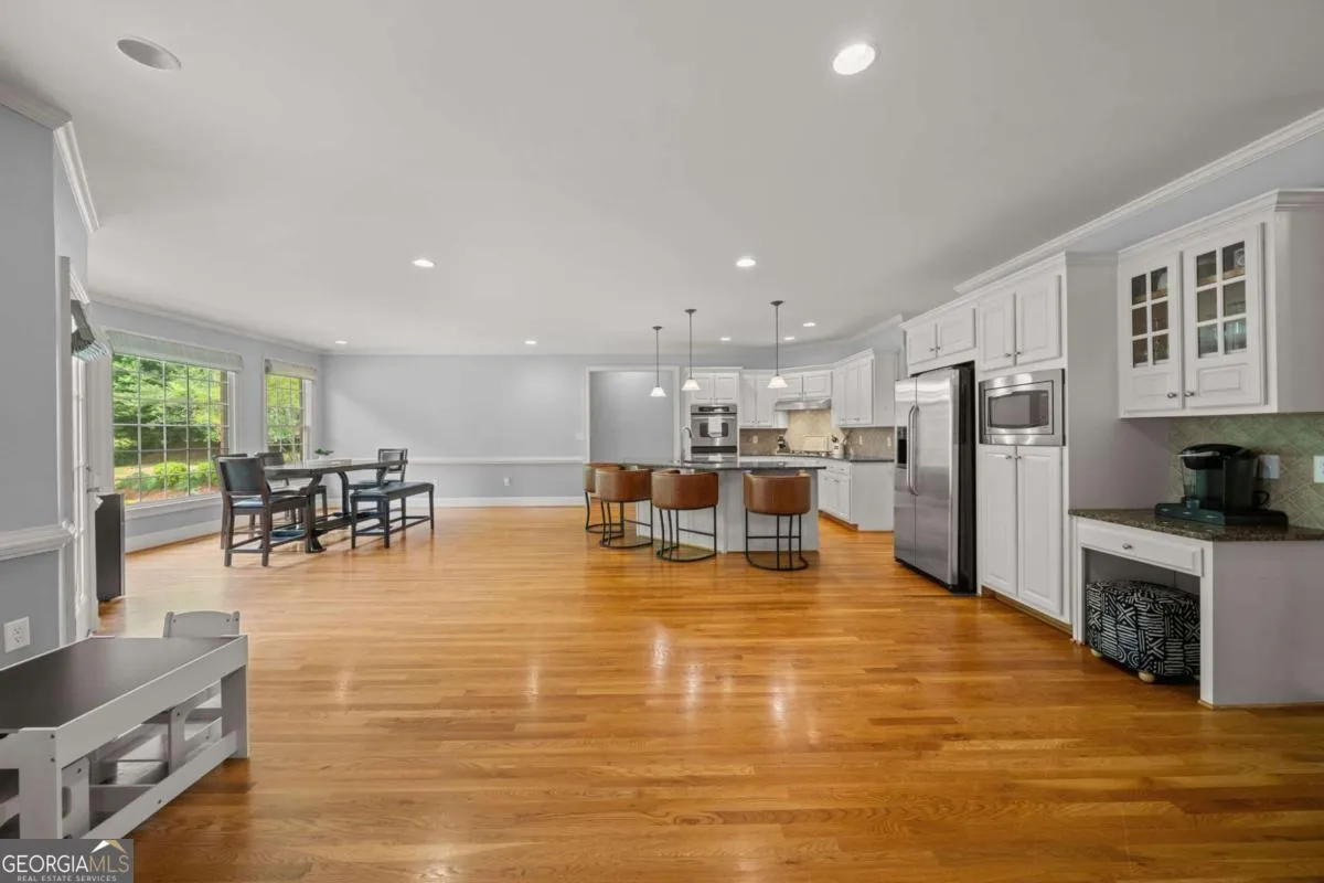 7461 Biltmore Ln — photo 3 of 55