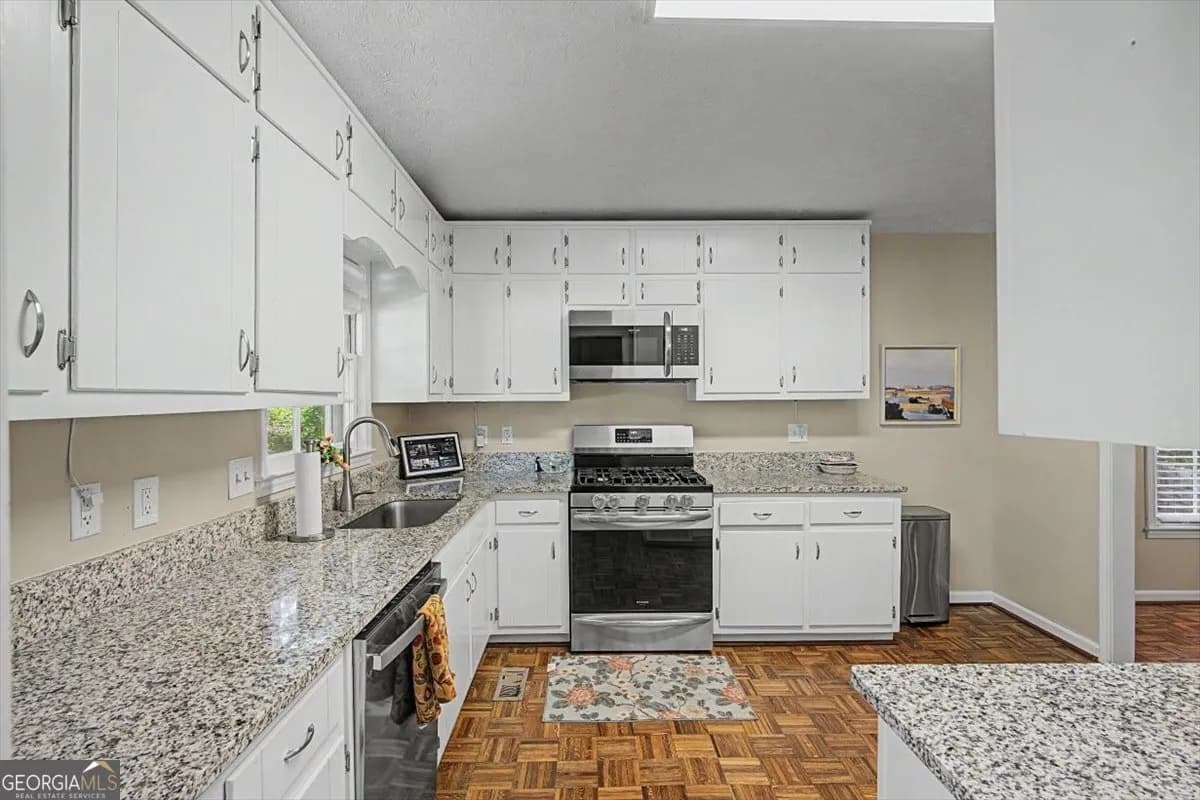 107 Lisa Ln — photo 9 of 63