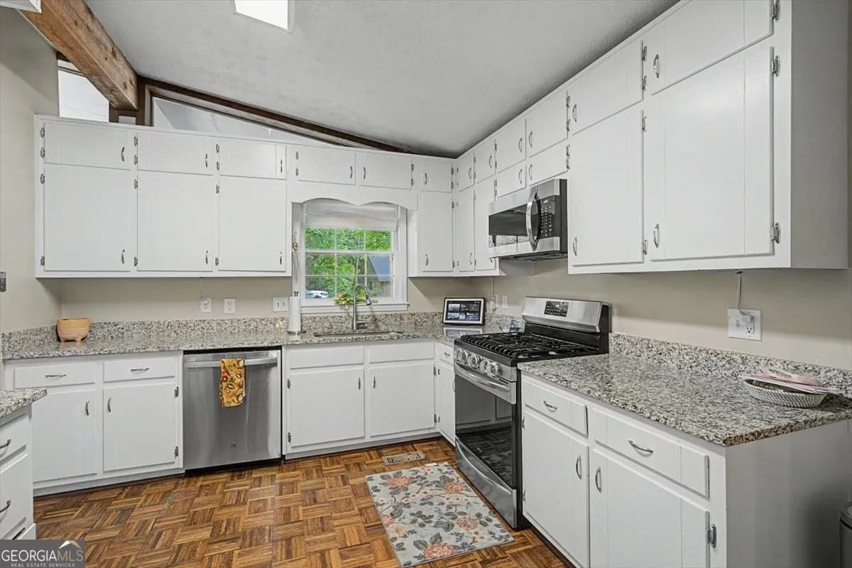 107 Lisa Ln — photo 14 of 63