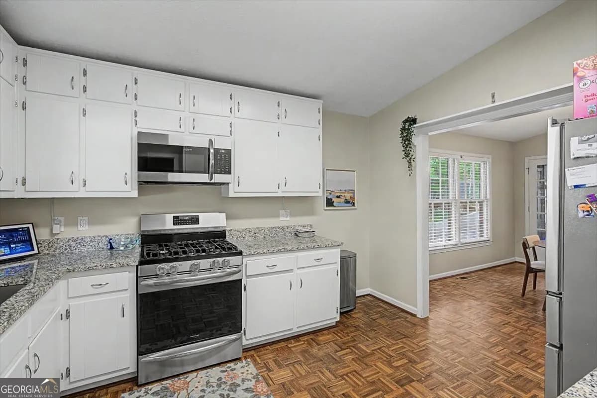 107 Lisa Ln — photo 10 of 63