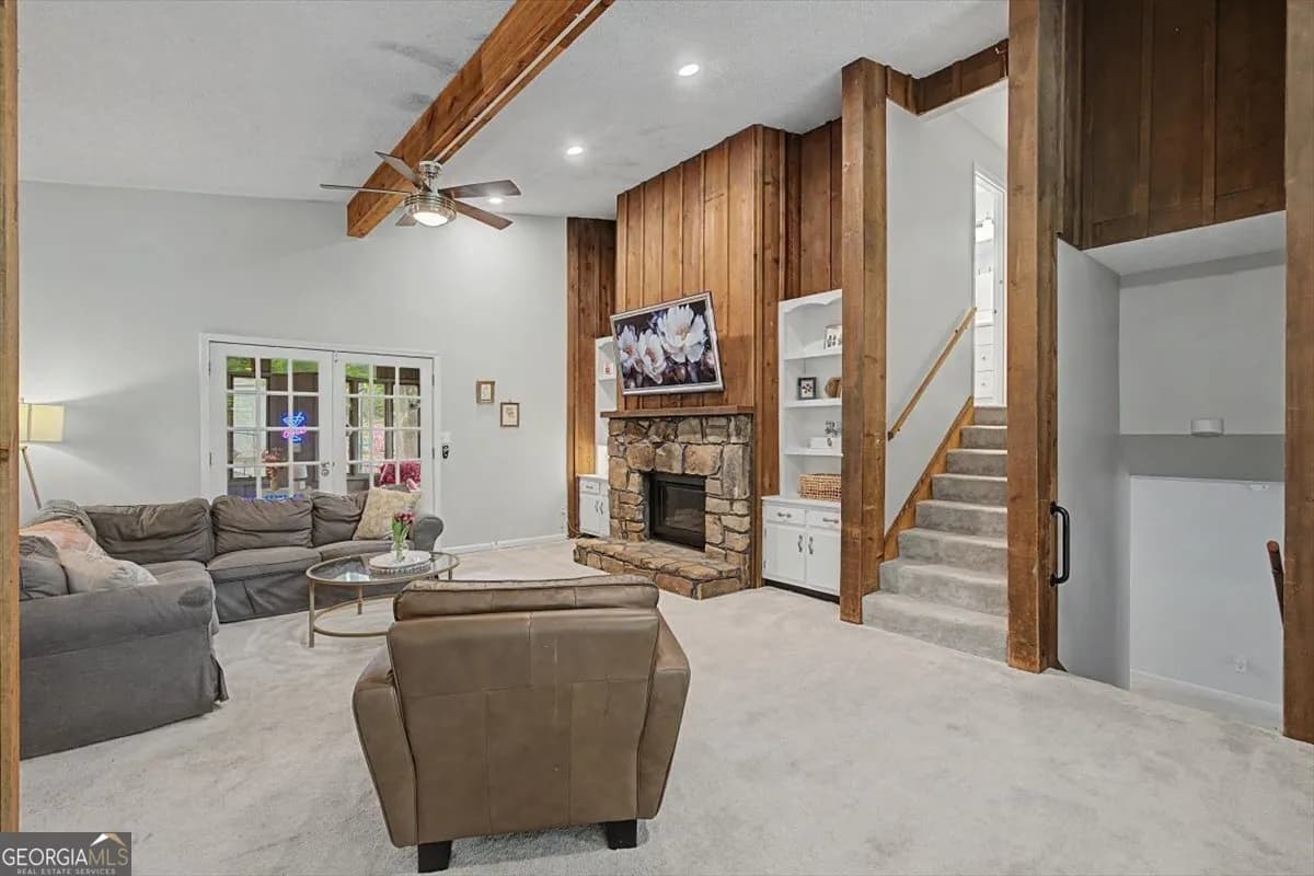 107 Lisa Ln — photo 4 of 63
