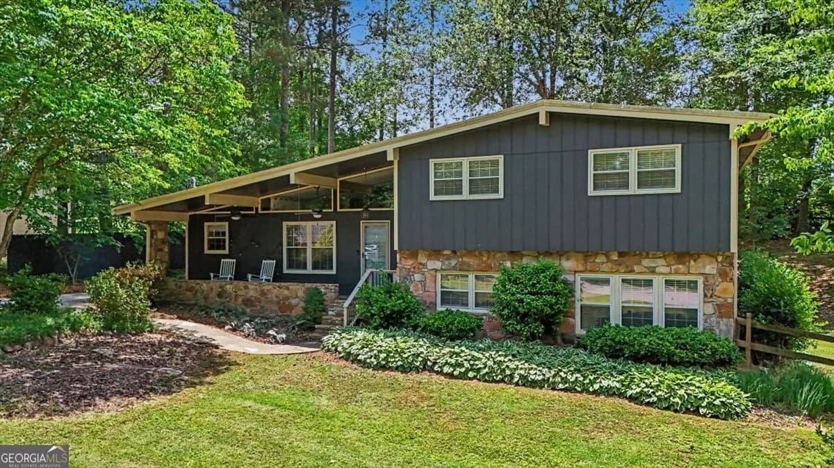 107 Lisa Ln, Carrollton