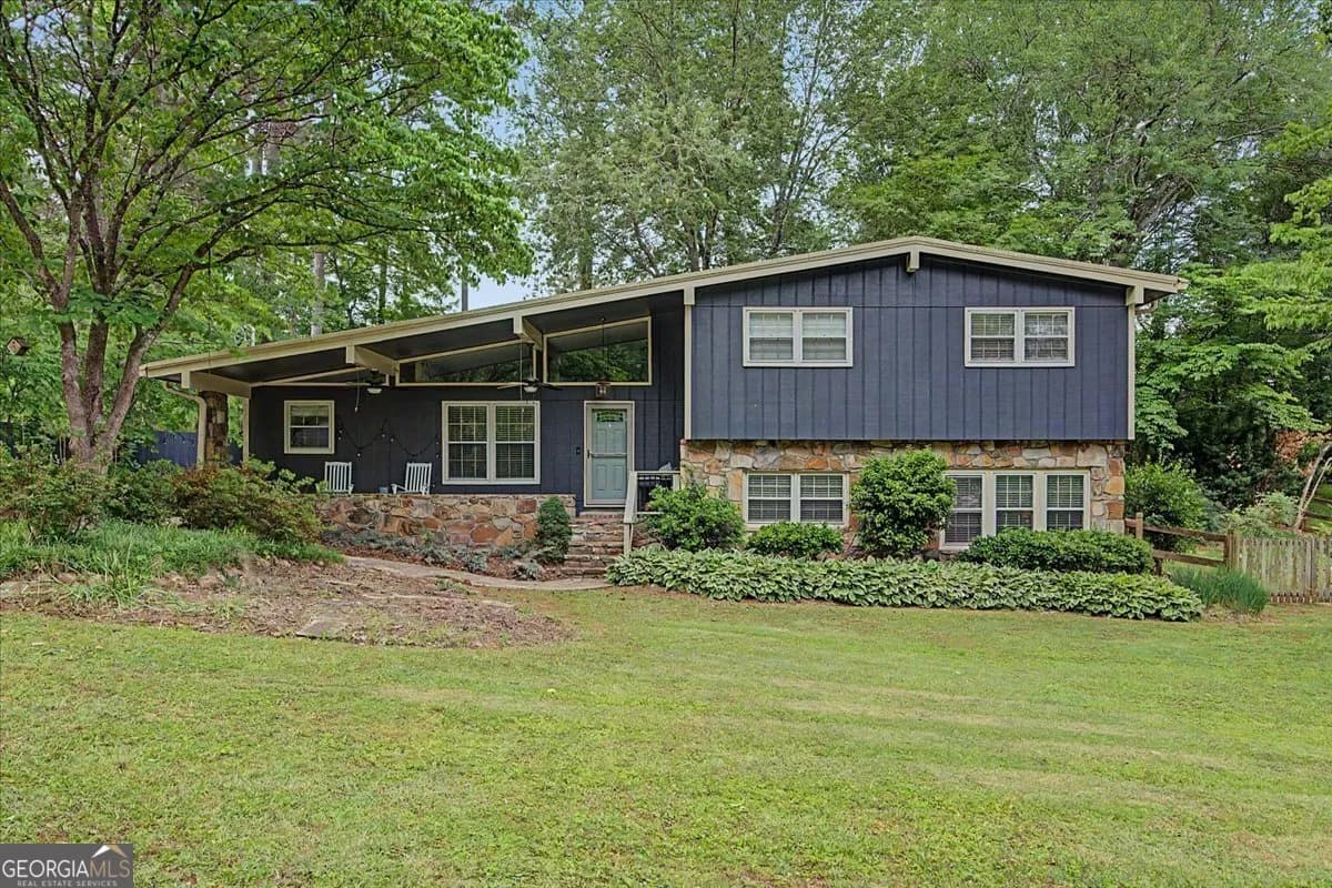 107 Lisa Ln — photo 2 of 63