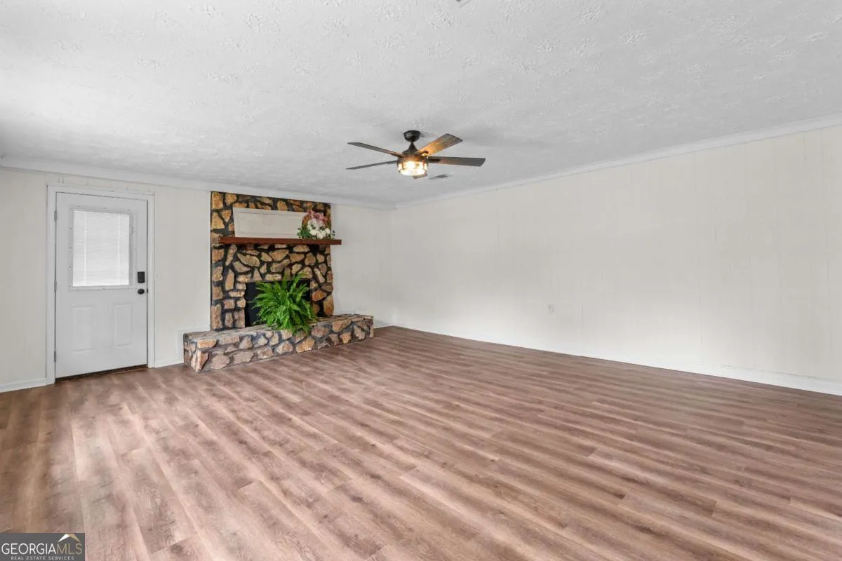 122 Carroll Cir — photo 3 of 10