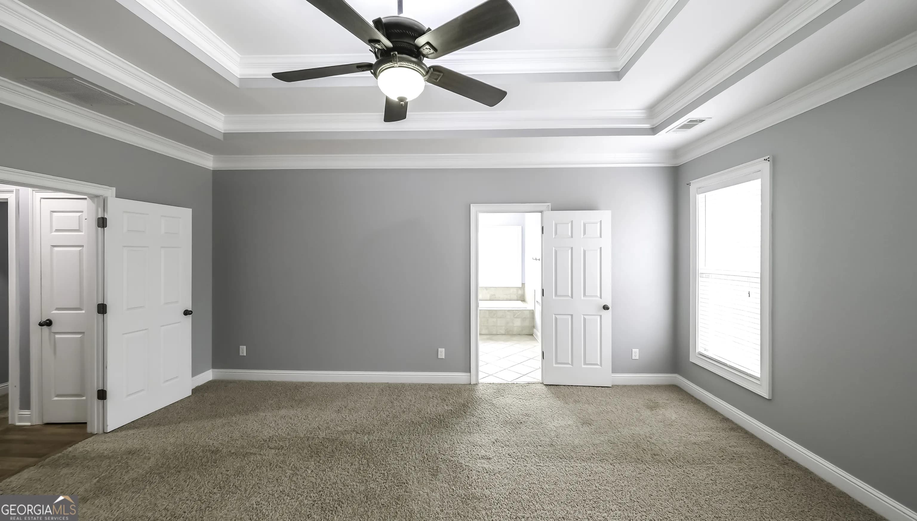 896 Winn Rd — photo 11 of 60