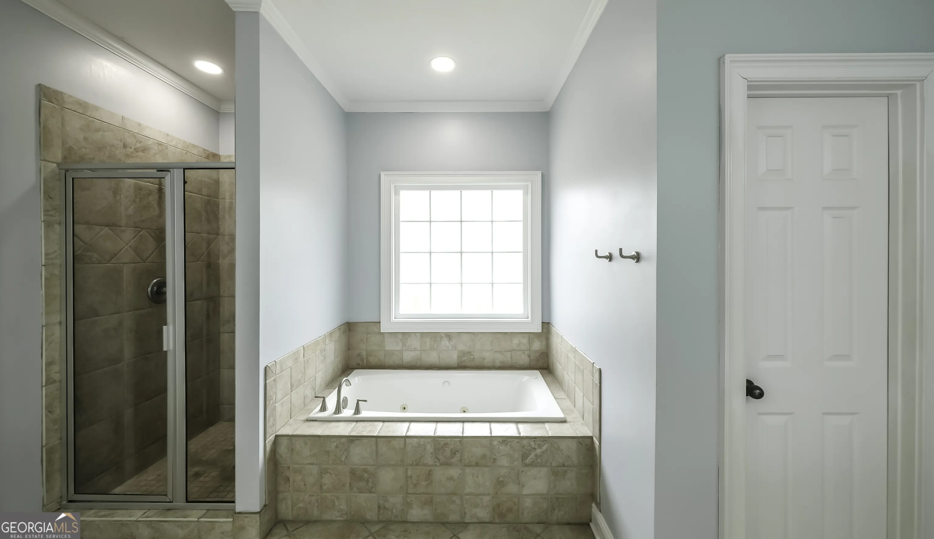 896 Winn Rd — photo 14 of 60