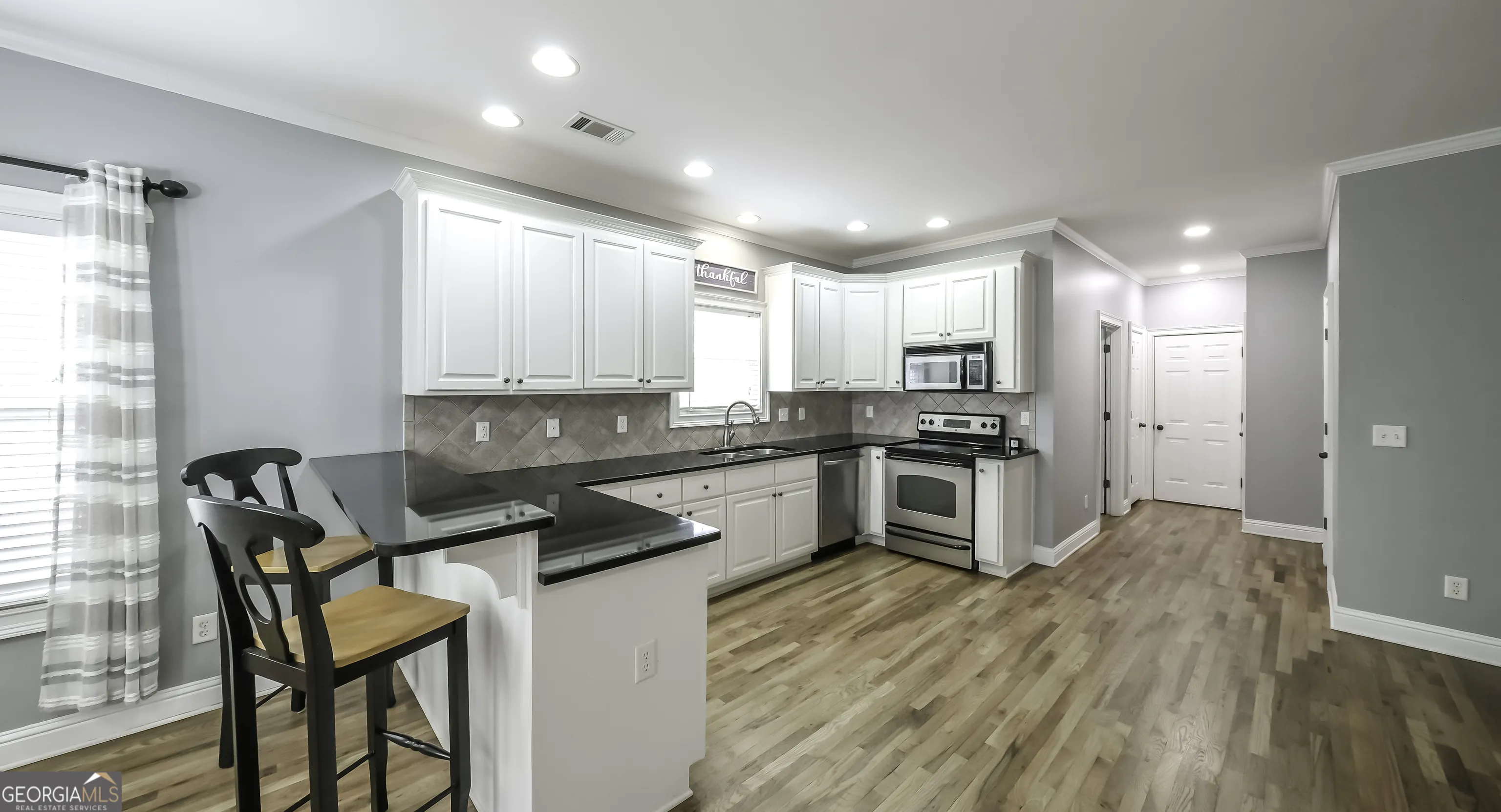 896 Winn Rd — photo 6 of 60