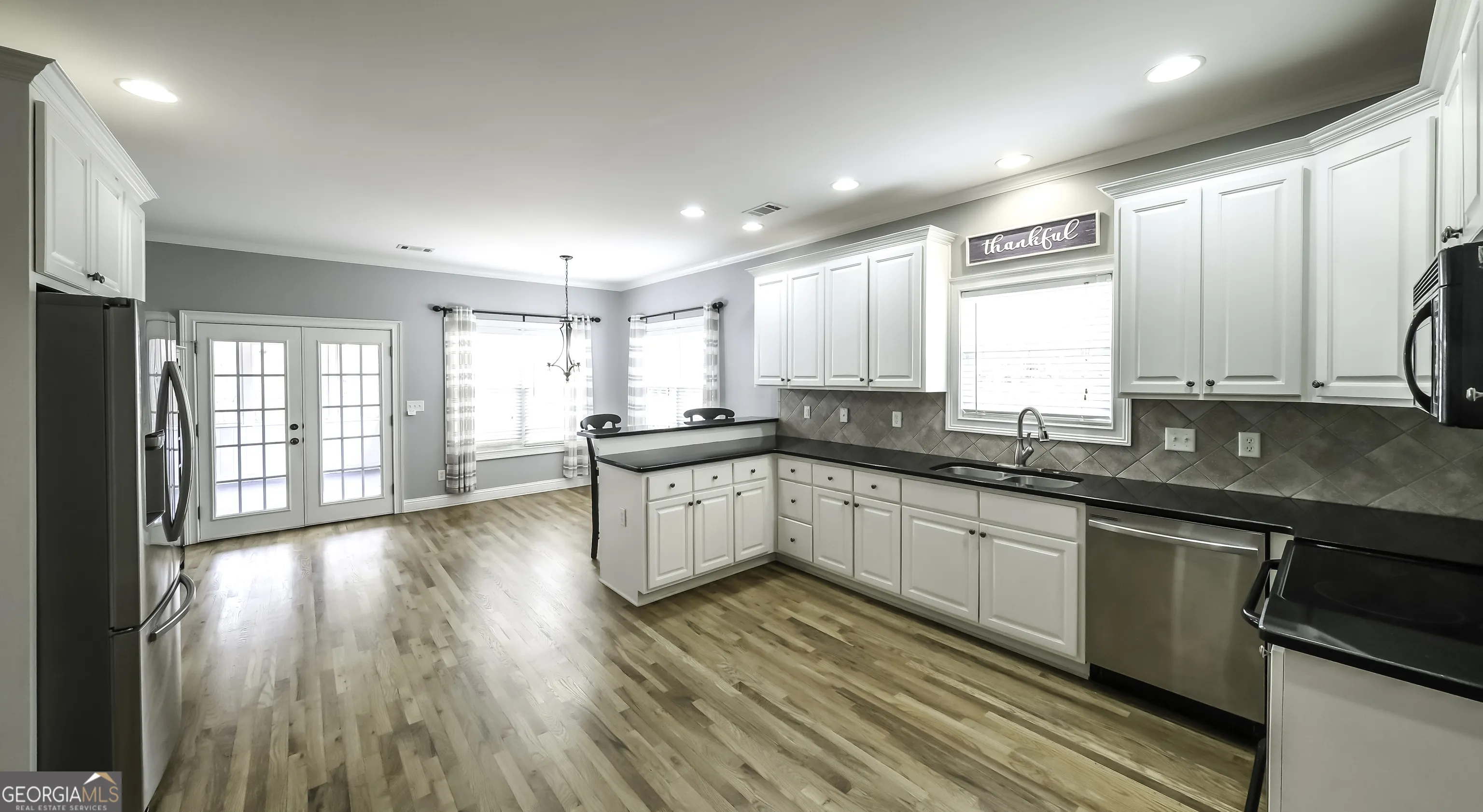 896 Winn Rd — photo 4 of 60