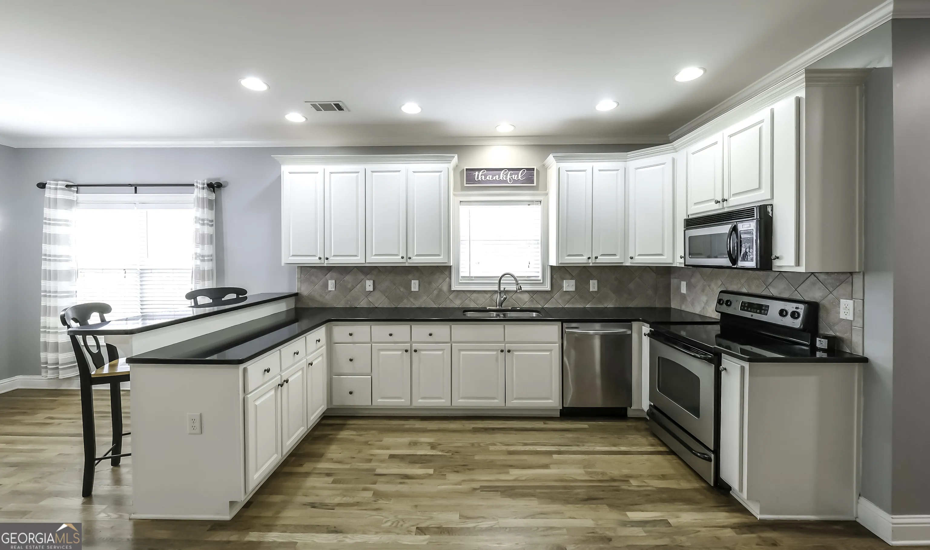 896 Winn Rd — photo 3 of 60