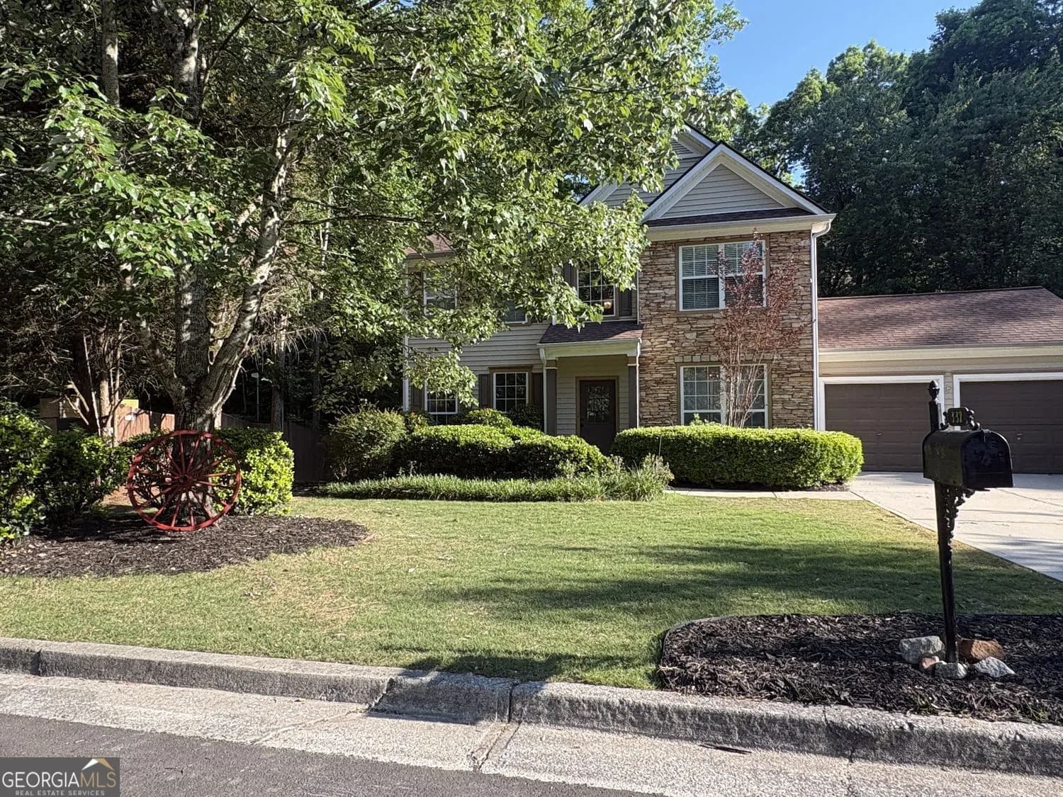 332 Chamberlyn Ln — photo 2 of 2