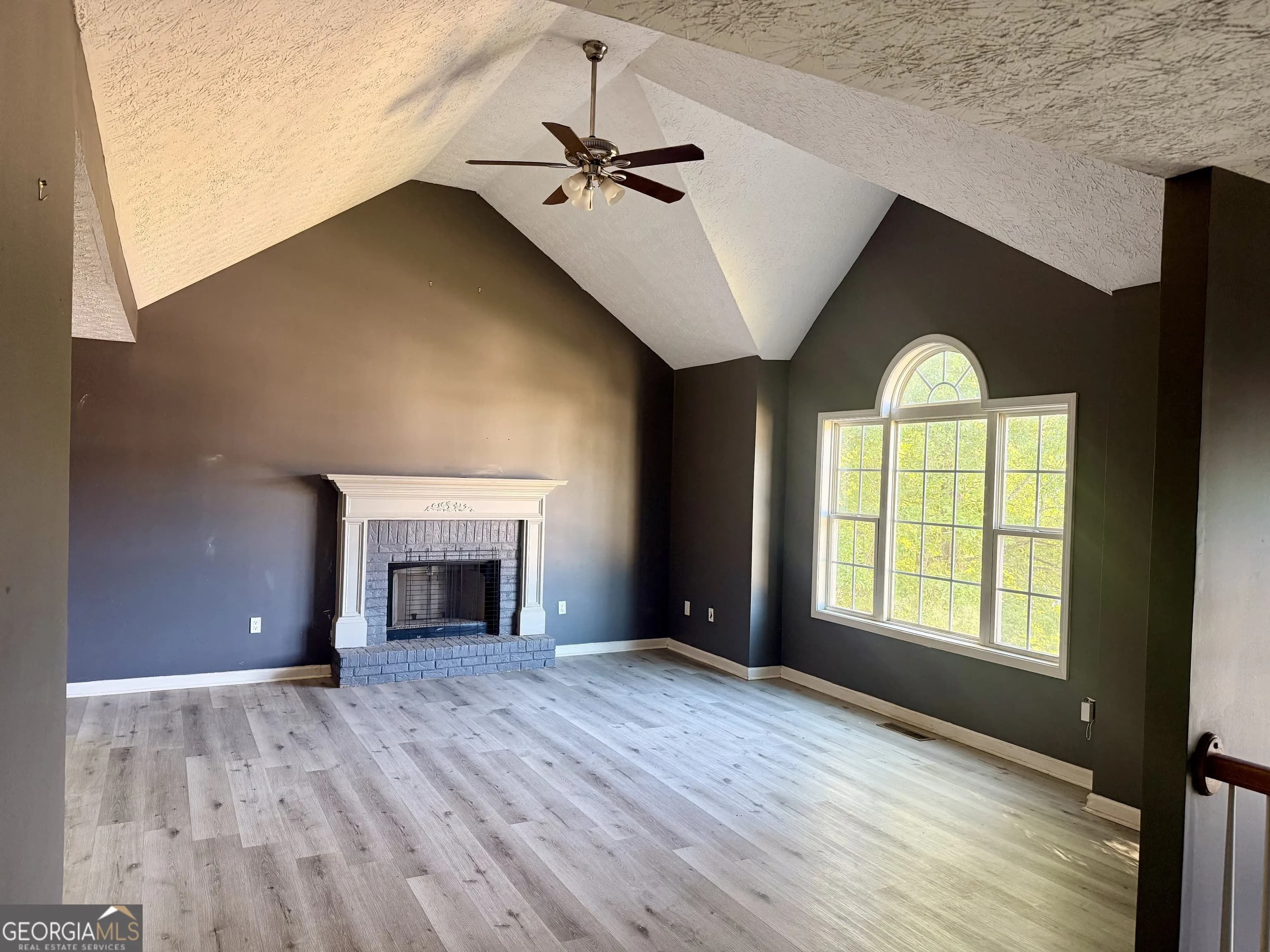 449 Abbey Pl — photo 9 of 15