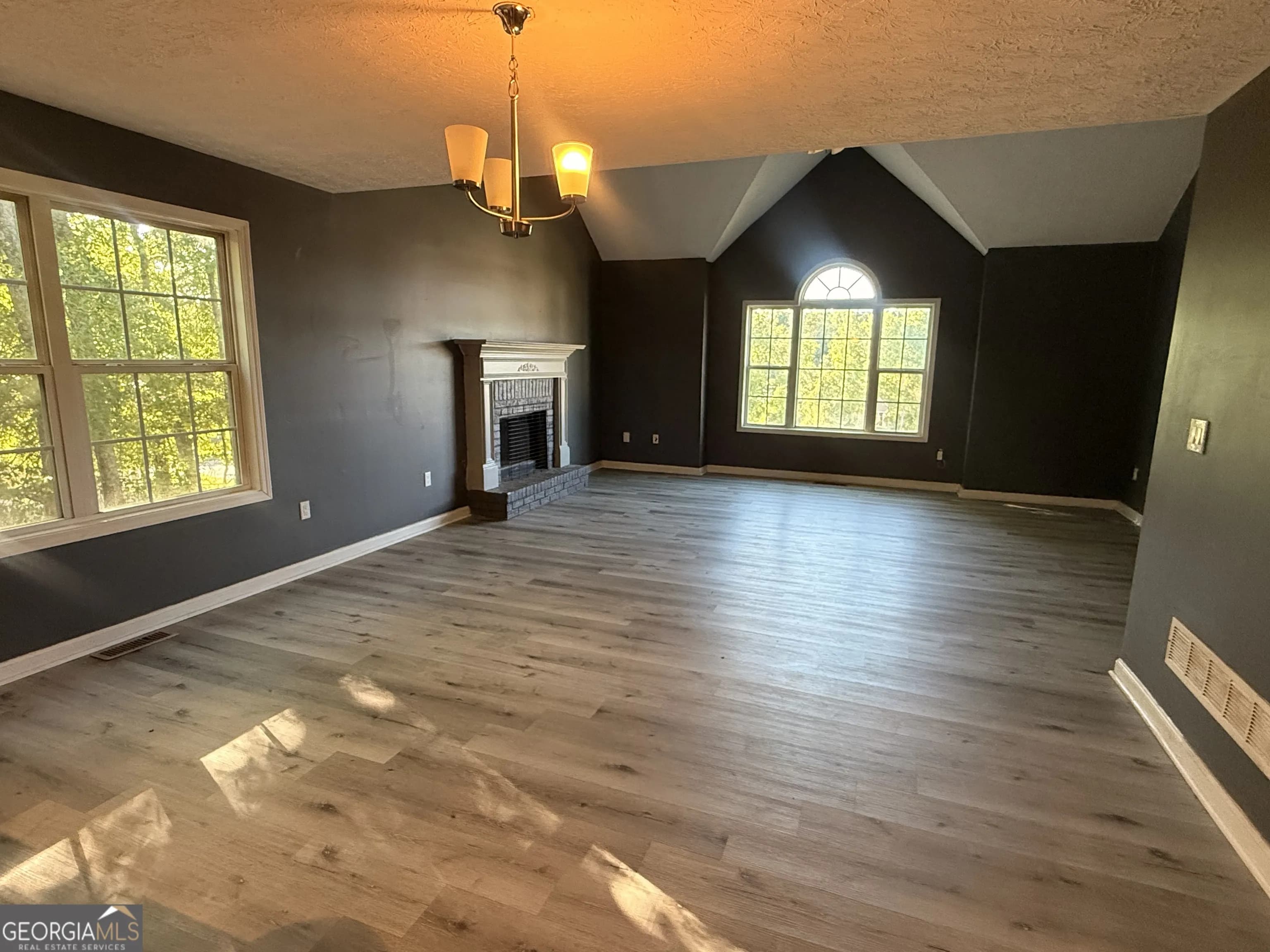 449 Abbey Pl — photo 11 of 15