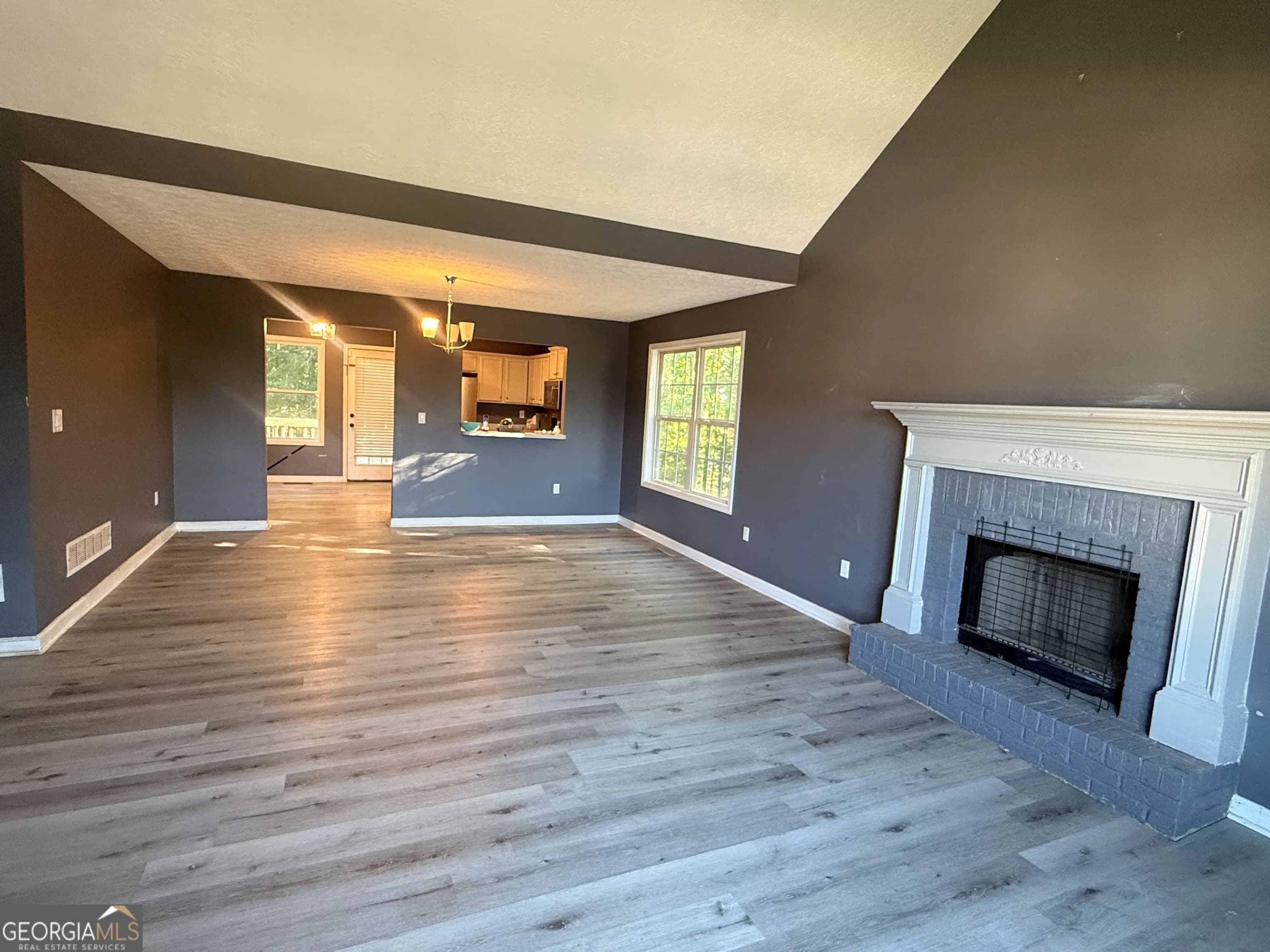 449 Abbey Pl — photo 10 of 15