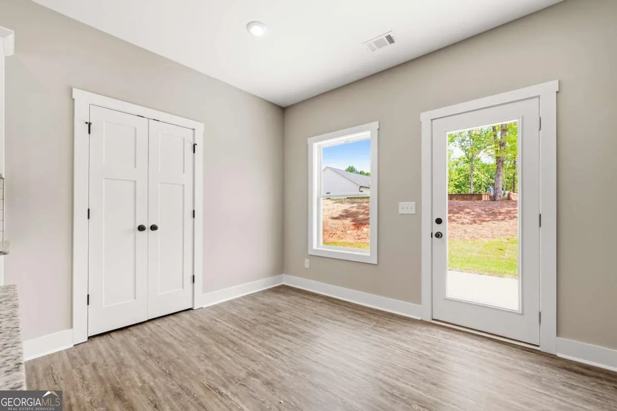 37 Jeffrey Ln — photo 9 of 29