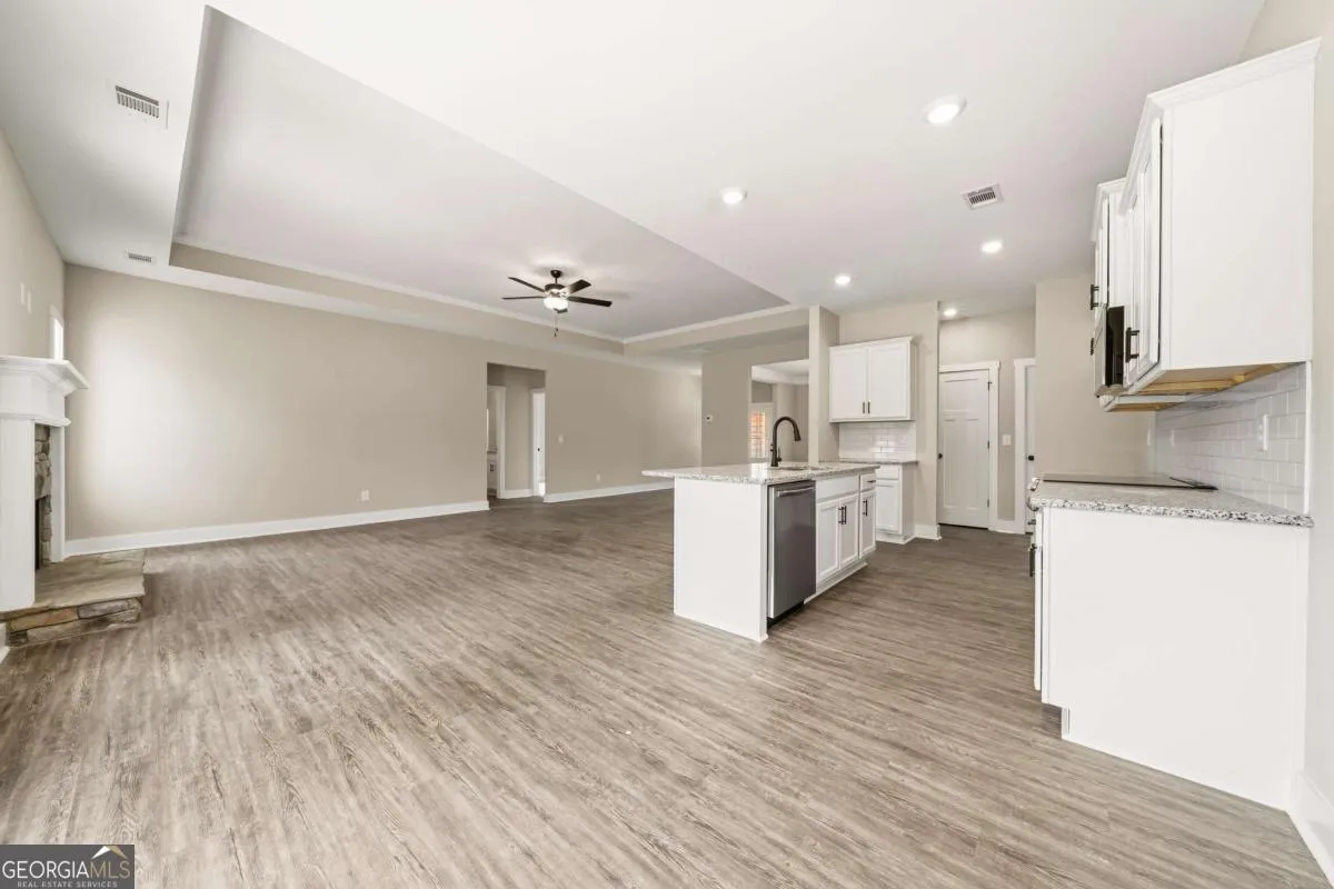 37 Jeffrey Ln — photo 10 of 29