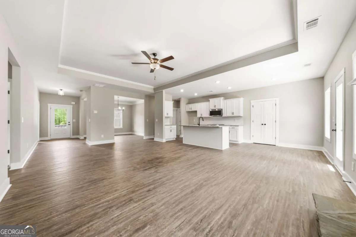 37 Jeffrey Ln — photo 5 of 29