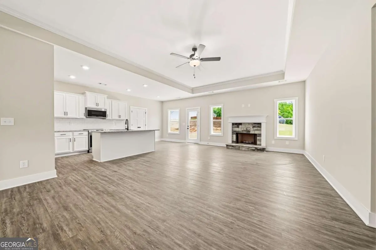 37 Jeffrey Ln — photo 3 of 29