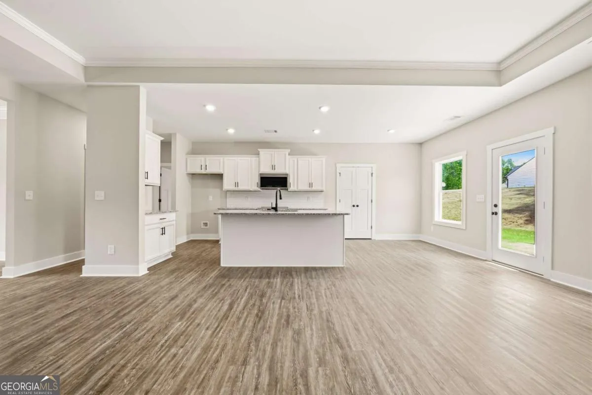 37 Jeffrey Ln — photo 6 of 29