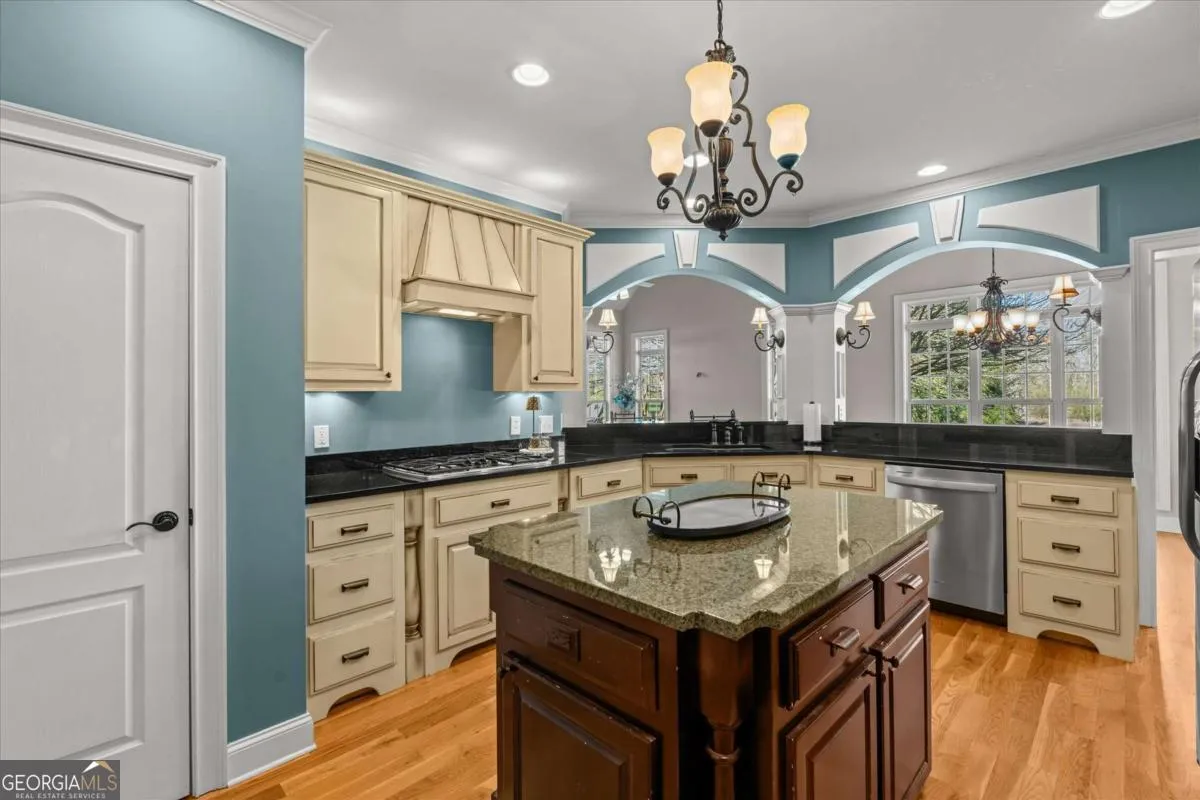 220 Mckenzie Bridge Rd — photo 5 of 69