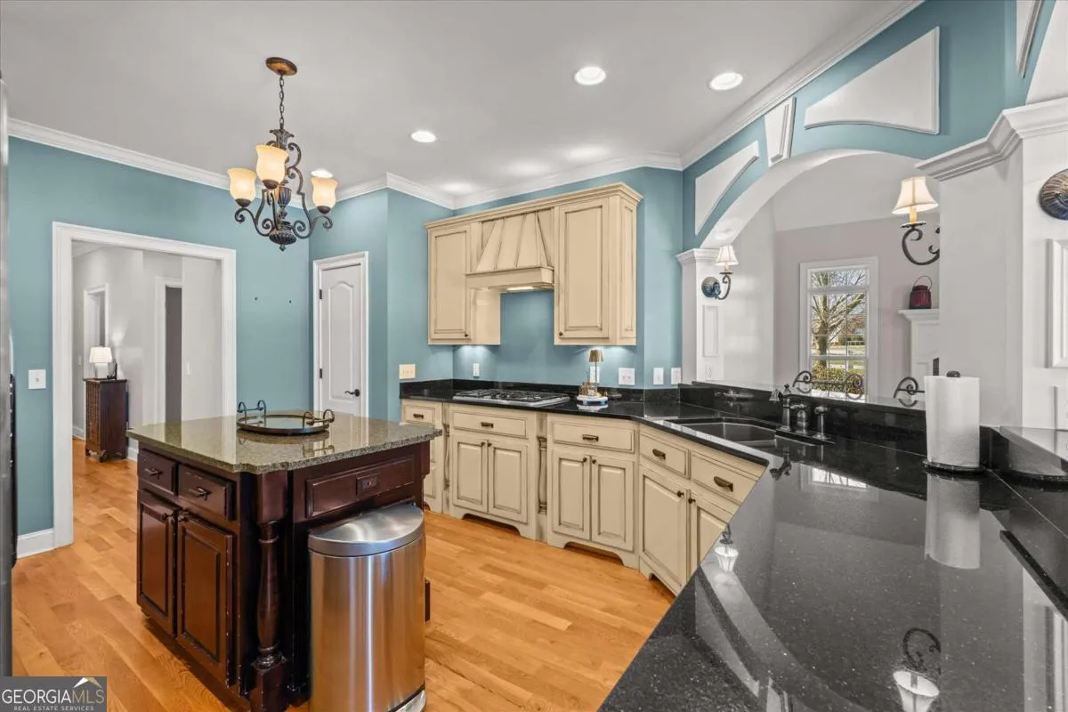 220 Mckenzie Bridge Rd — photo 4 of 69