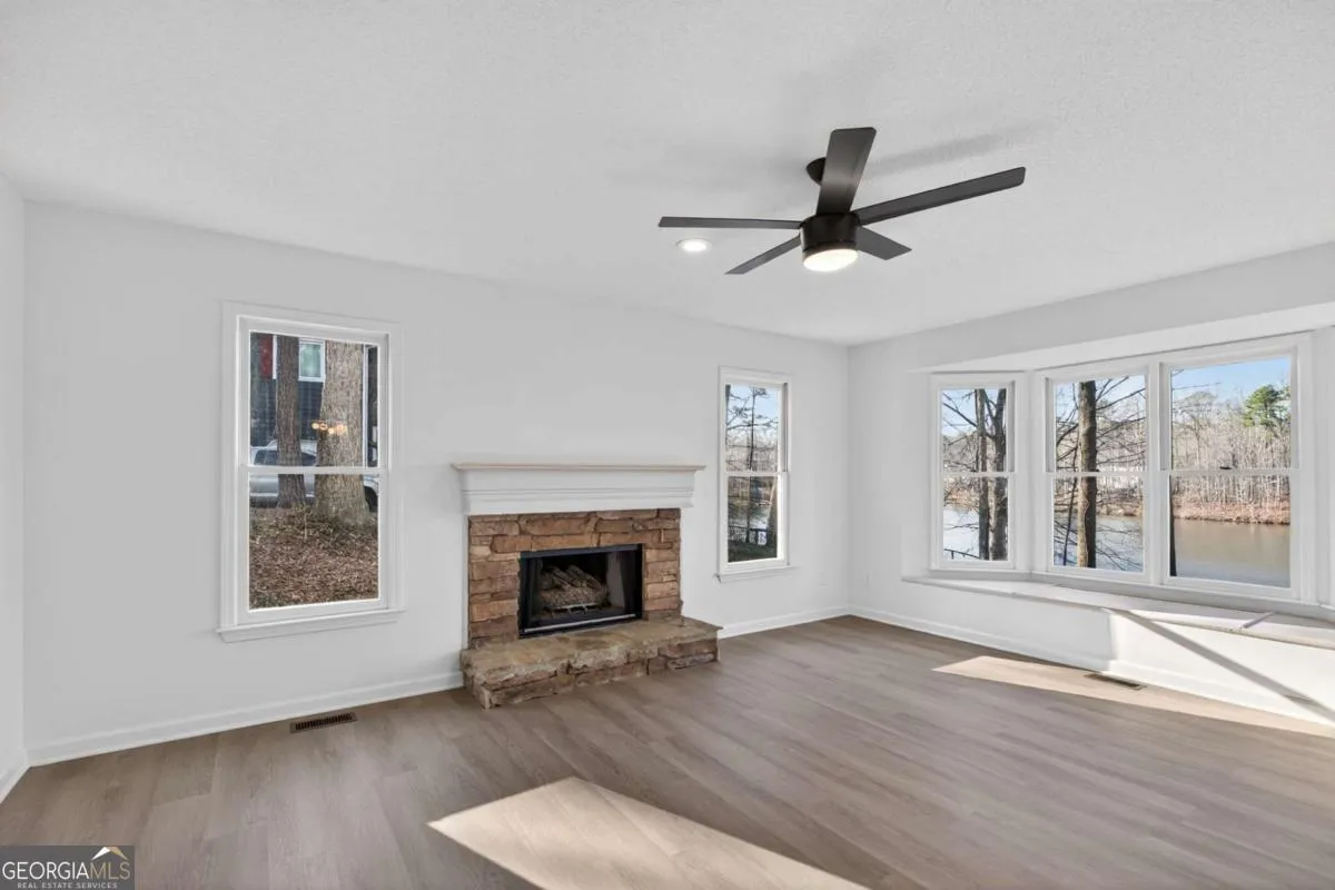 511 Lakeside Dr — photo 12 of 60