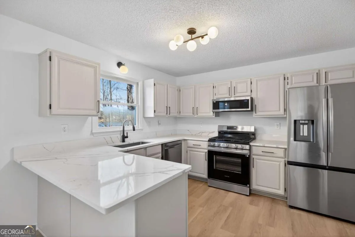 511 Lakeside Dr — photo 6 of 60