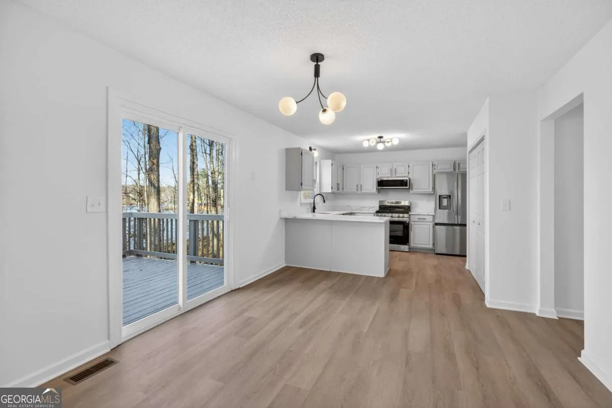 511 Lakeside Dr — photo 8 of 60