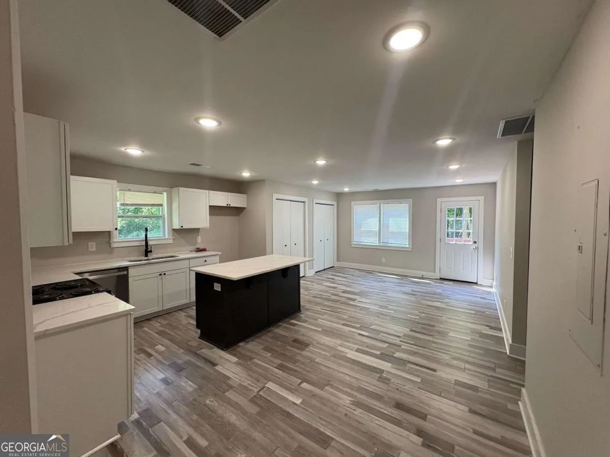 9549 Highway 166 — photo 7 of 13