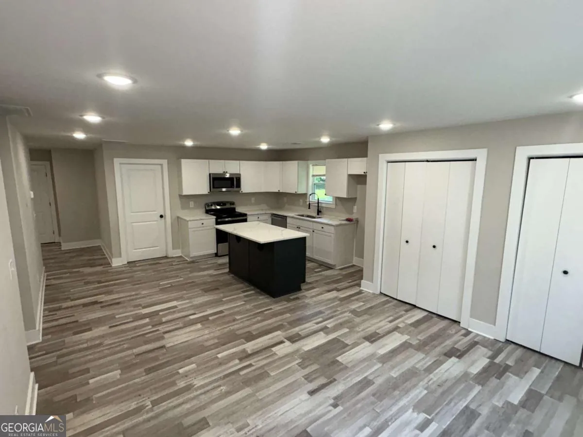 9549 Highway 166 — photo 8 of 13