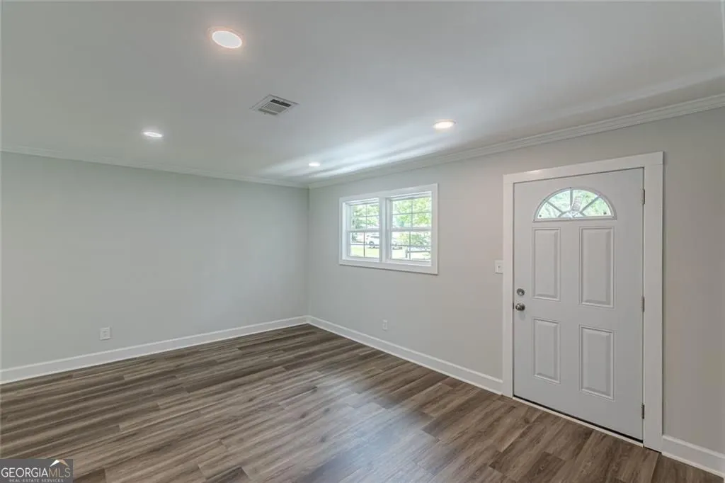 8591 Chestnut Ln — photo 5 of 40