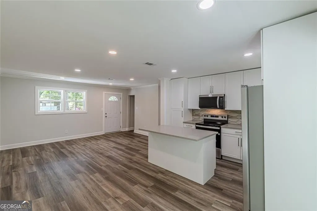 8591 Chestnut Ln — photo 8 of 40