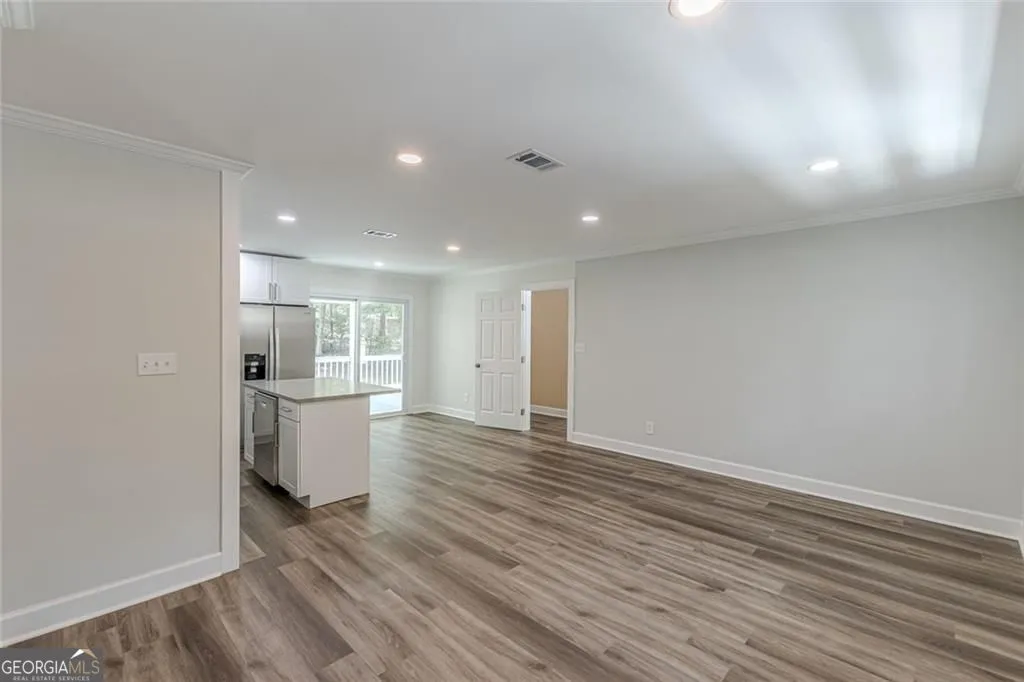 8591 Chestnut Ln — photo 4 of 40