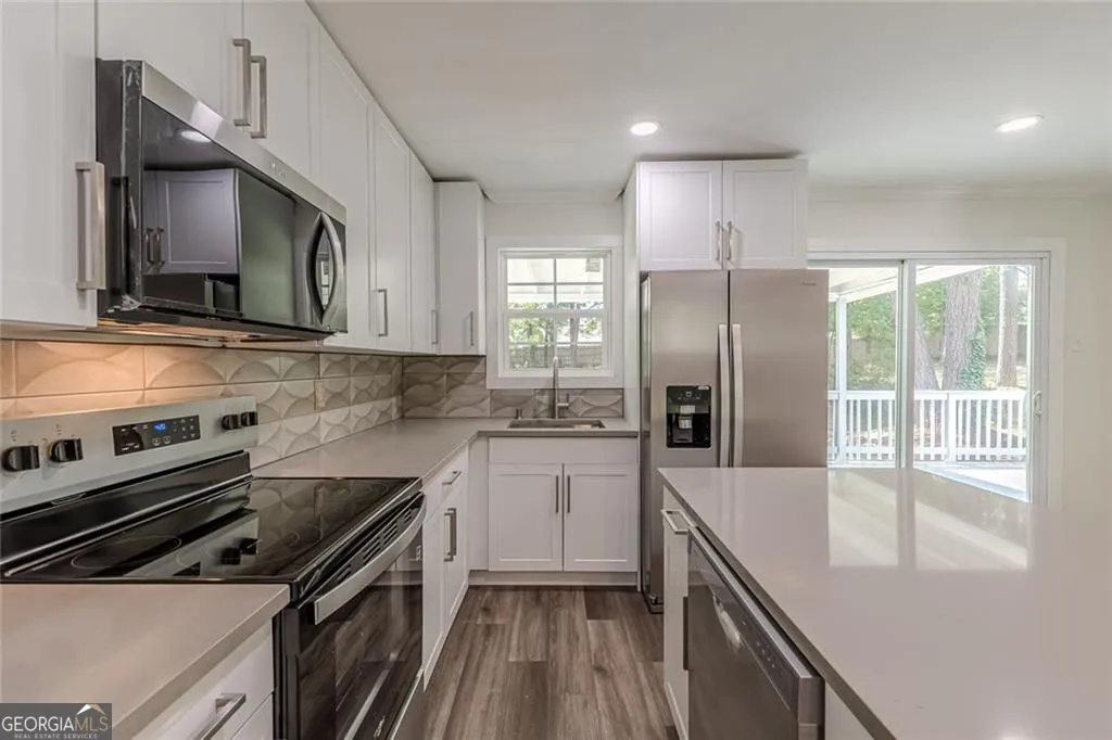 8591 Chestnut Ln — photo 9 of 40