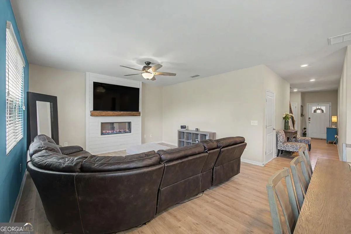 215 Summit Pointe Dr — photo 4 of 53