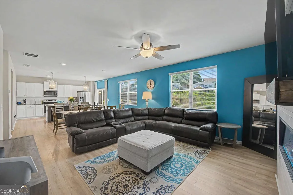 215 Summit Pointe Dr — photo 6 of 53