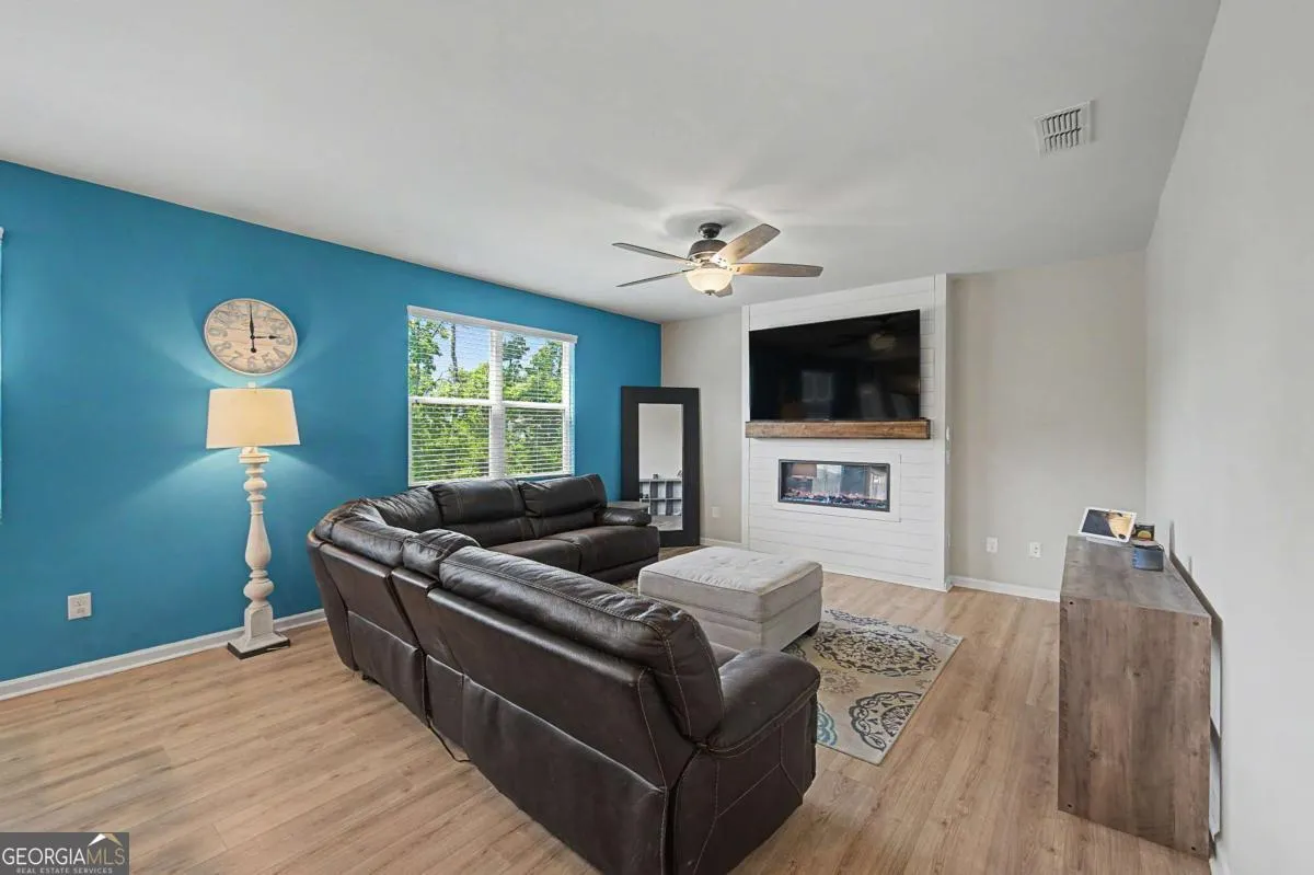 215 Summit Pointe Dr — photo 3 of 53