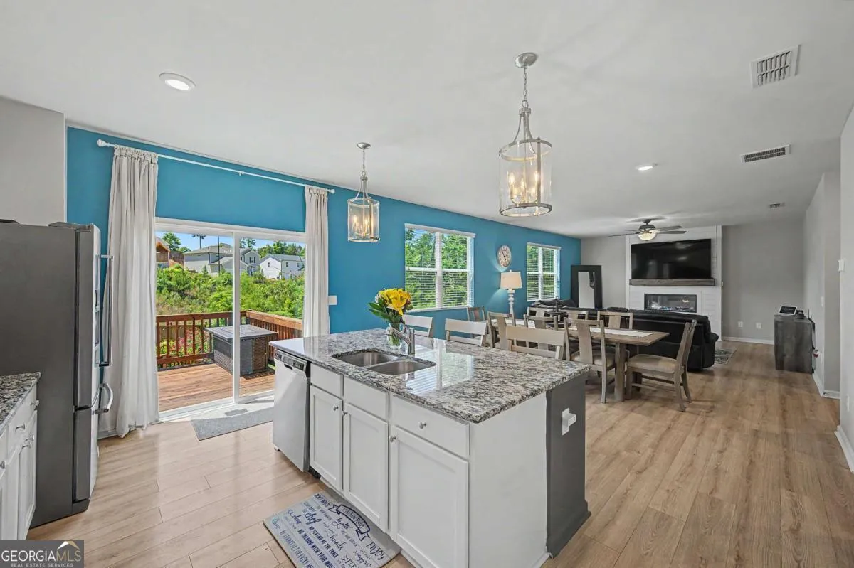 215 Summit Pointe Dr — photo 15 of 53