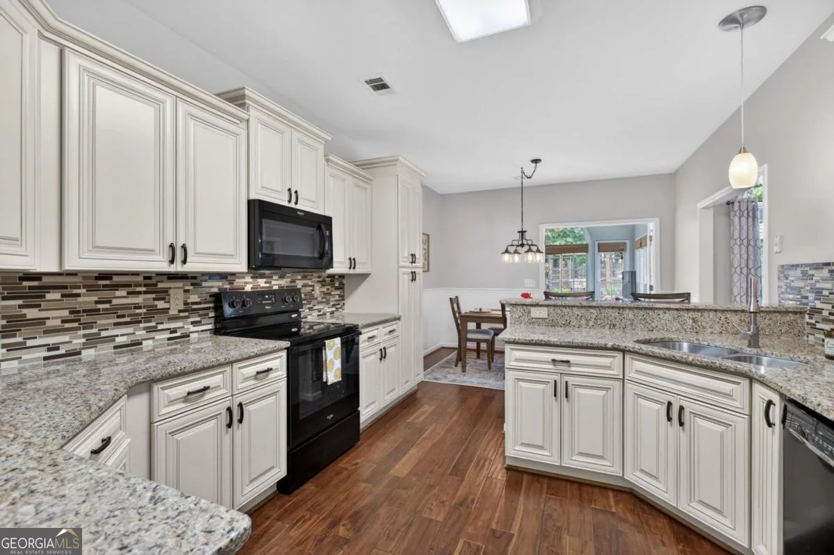 167 Wesley Dr — photo 5 of 47
