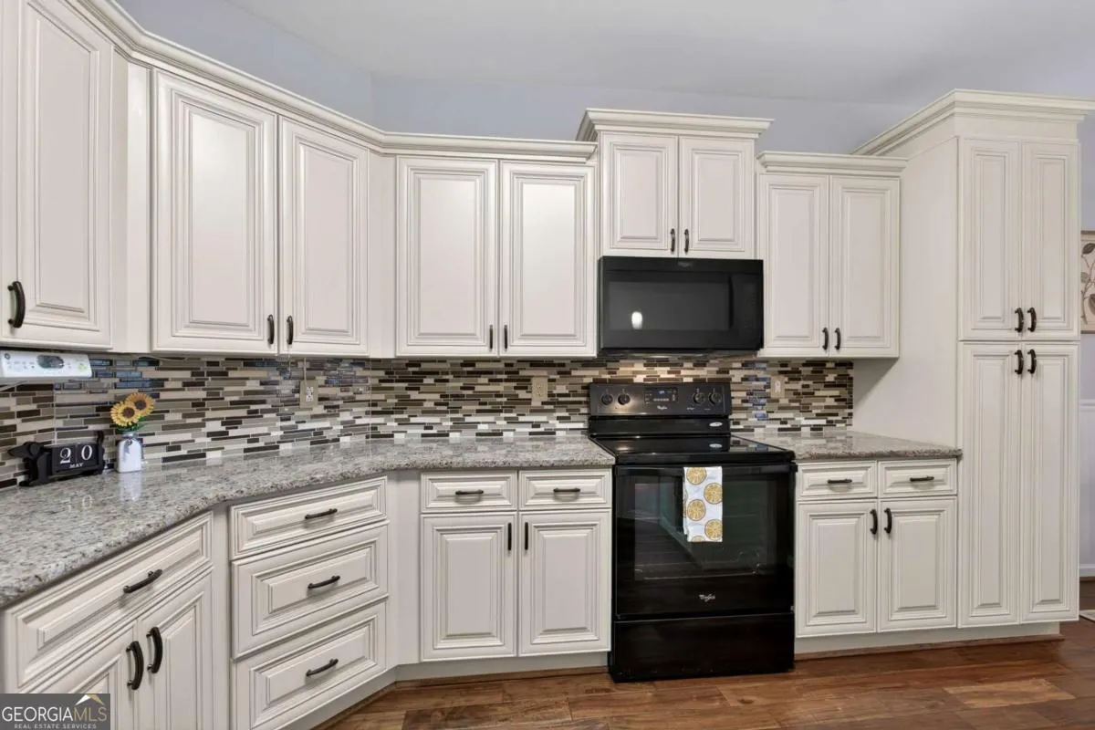 167 Wesley Dr — photo 8 of 47
