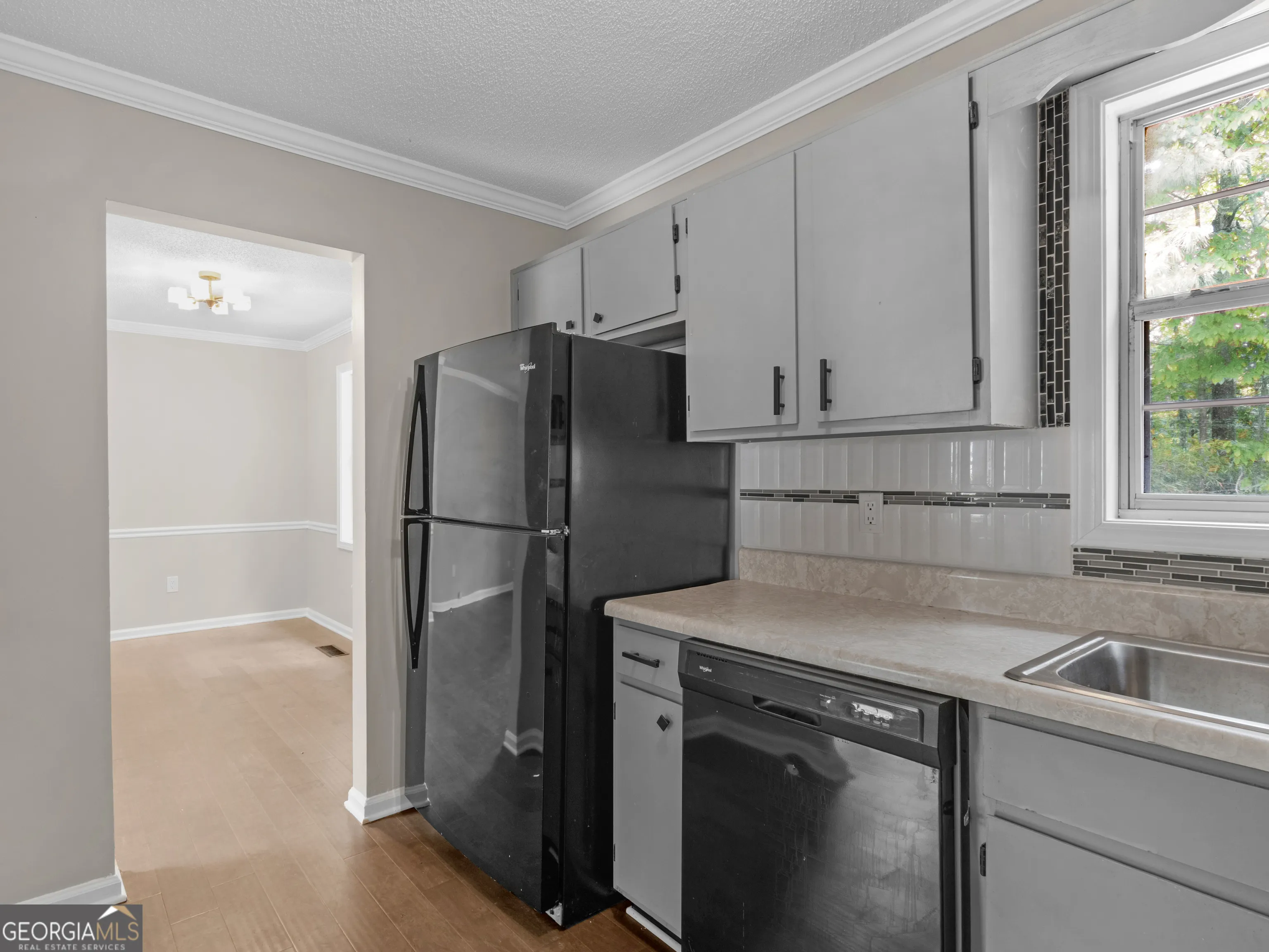225 Hampton Dr — photo 11 of 46
