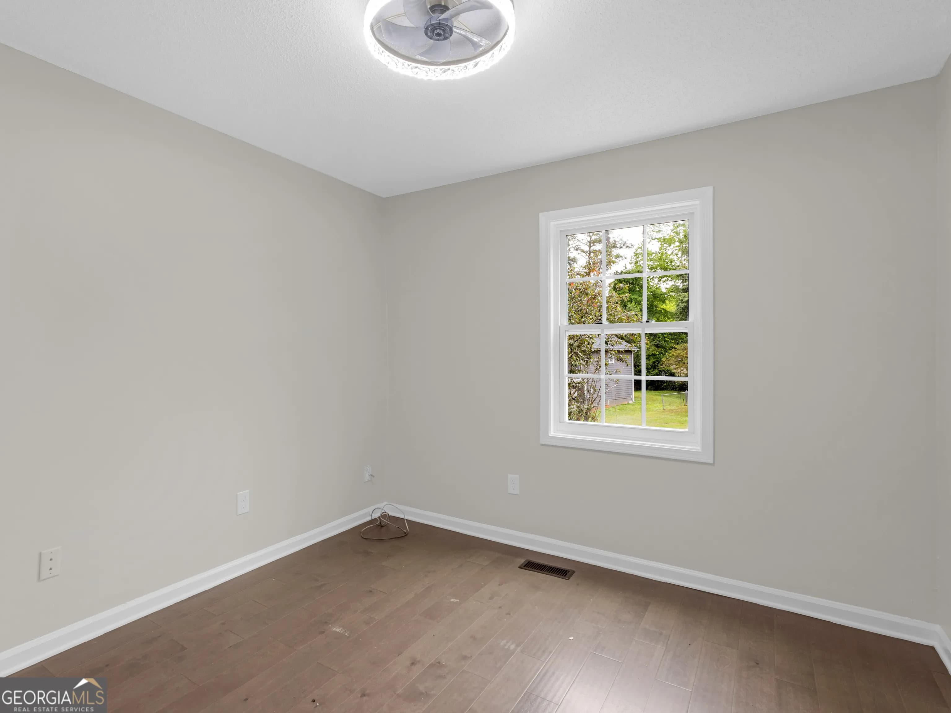 225 Hampton Dr — photo 18 of 46