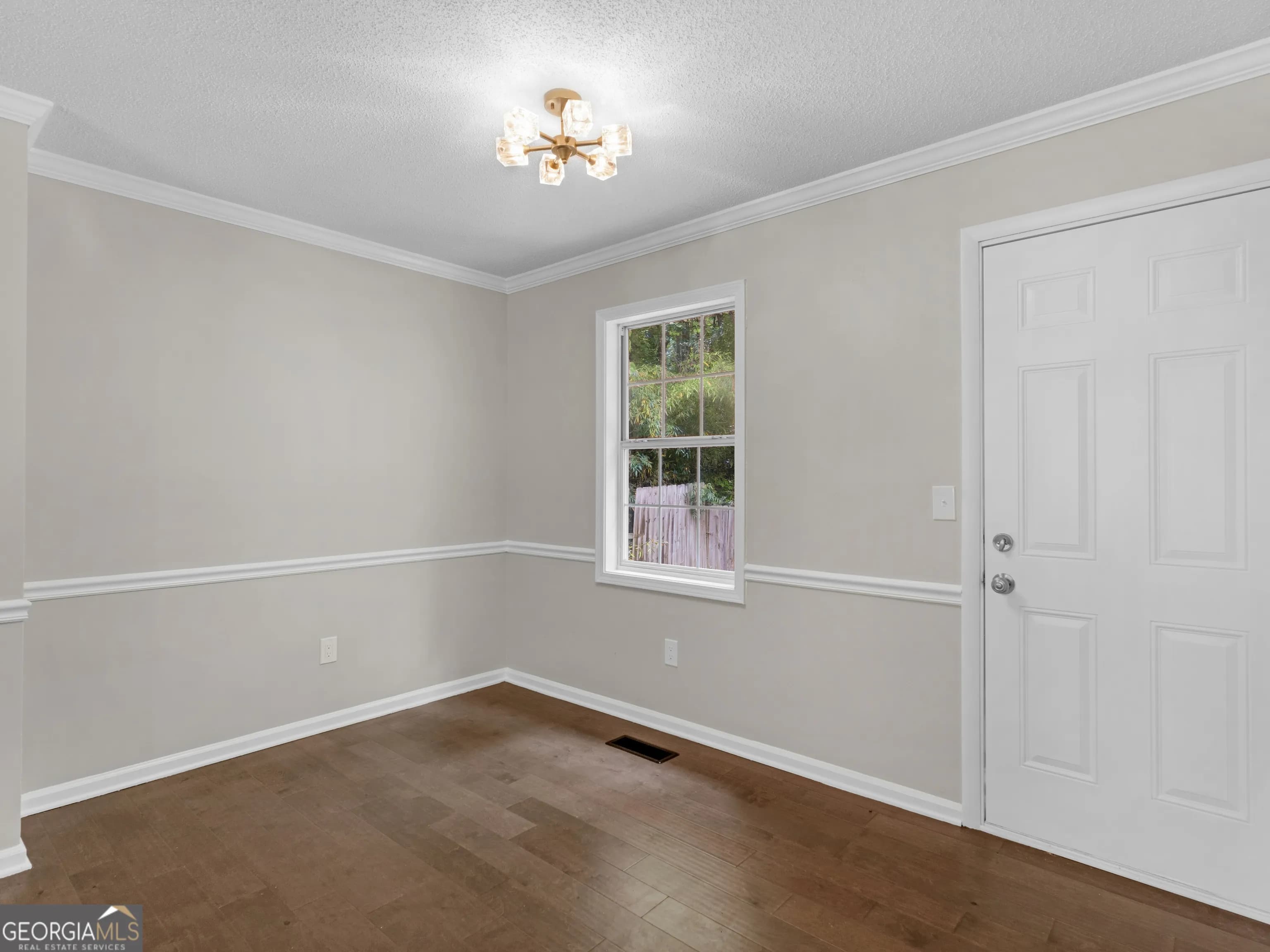 225 Hampton Dr — photo 7 of 46