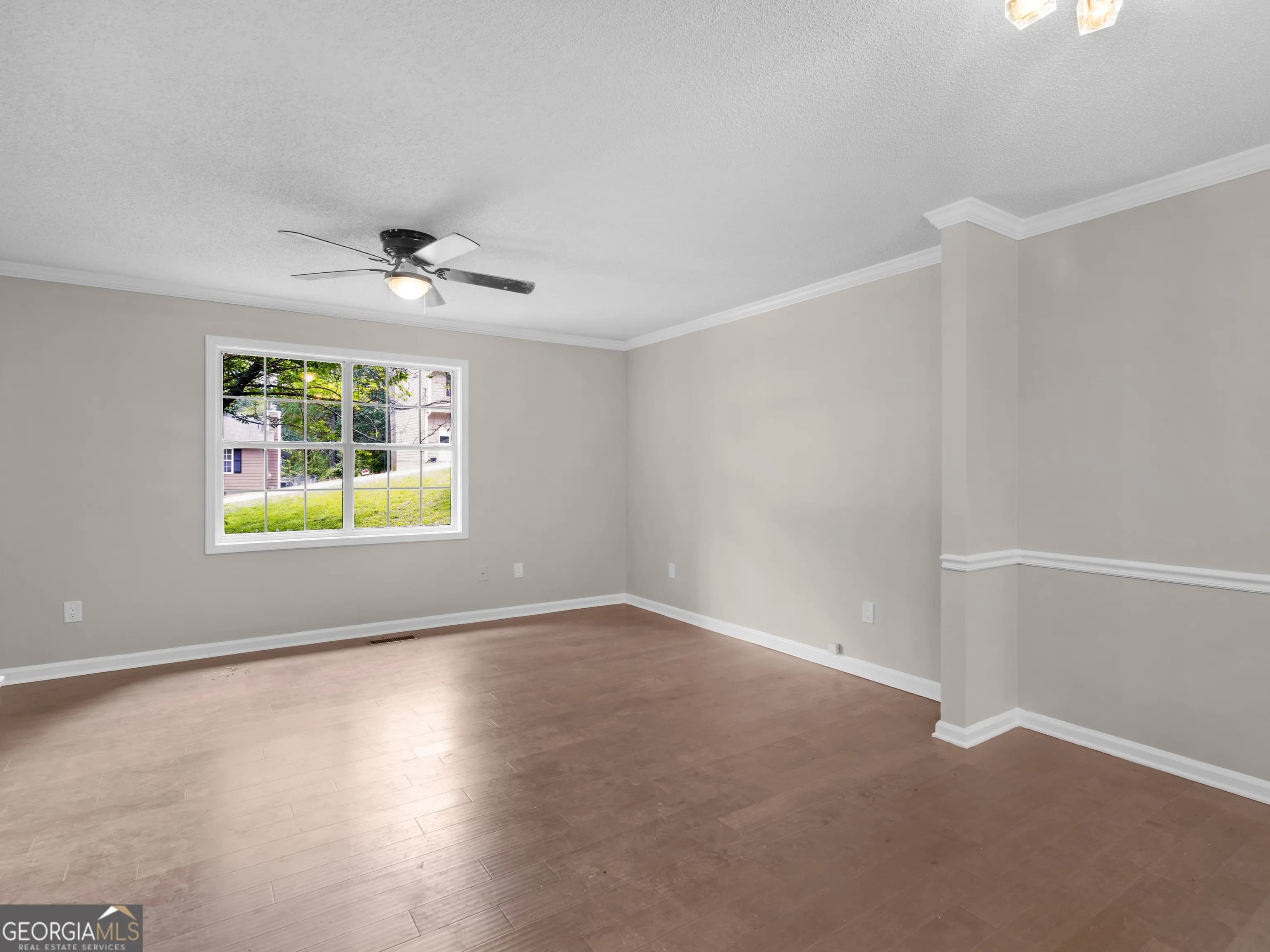 225 Hampton Dr — photo 4 of 46